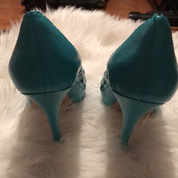 BCBG Generation platform shoe. - Picture 5 of 7